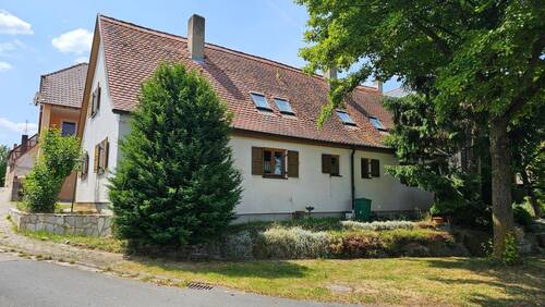 Seitenansicht.jpg - 4 Zimmer Mehrfamilienhaus, Wohnhaus zum Kaufen in Illesheim