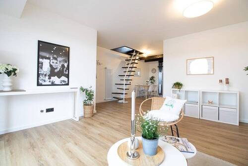 Bild 1 - Provisionsfrei & frisch renoviert! 3-Zimmer, 2 Balkone, Einbauküche und Garage