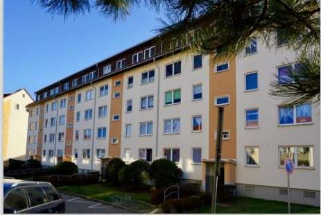 Hausansicht - 3 Zimmer Etagenwohnung zur Miete in Chemnitz