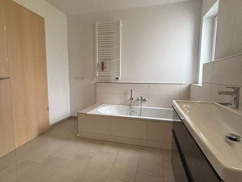 Whg, Badezimmer (2).jpg - 