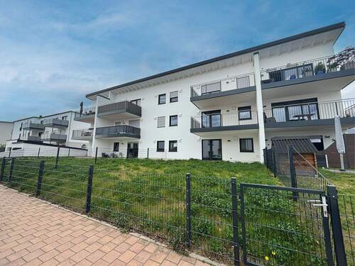 Hausansicht (2).jpg - Etagenwohnung mit 92,80 m² in Ergoldsbach zum Kaufen
