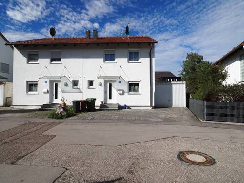 Haus Ansicht Ost - 4 Zimmer Doppelhaushälfte zur Miete in Fahrenzhausen