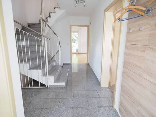 Eingangsbereich - 4 Zimmer Doppelhaushälfte in Fahrenzhausen