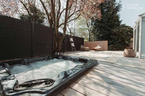 Jacuzzi - 