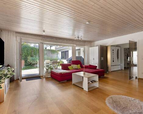 Wohnzimmer - 6 Zimmer Einfamilienhaus zum Kaufen in Mettmann