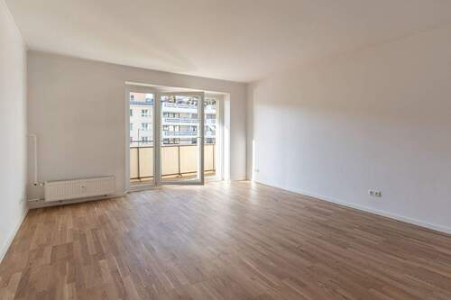 Heller Wohnbereich - 5 Zimmer Etagenwohnung zum Kaufen in München