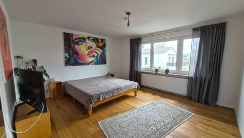 großzügiges Schlafzimmer OG - 