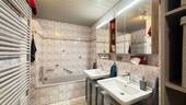 579 Bad mit Wanne und Dusche - 