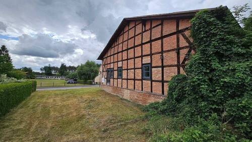 Der Südostgiebel.jpg - Mehrfamilienhaus, Wohnhaus mit 281,00 m&sup2; in Rothemühl zum Kaufen