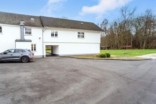 Befahrbarer Gartenbereich - 1 Zimmer Mehrfamilienhaus, Wohnhaus in Hellenthal