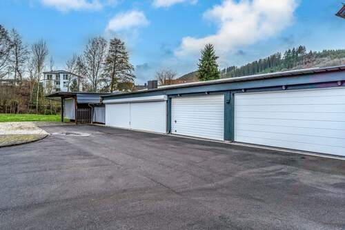 Separater Garagentrakt - Mehrfamilienhaus, Wohnhaus mit 470,40 m&sup2; in Hellenthal zum Kaufen