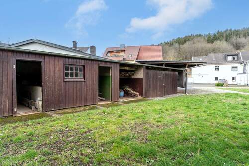 Stallungen angrenzend zu den Garagen - 