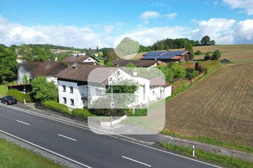 Außenansicht - Einfamilienhaus mit großem Garten