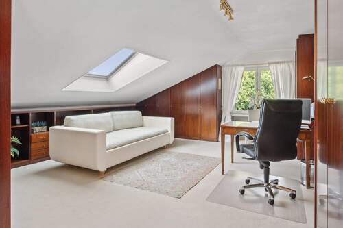 Kinderzimmer/Büro - 