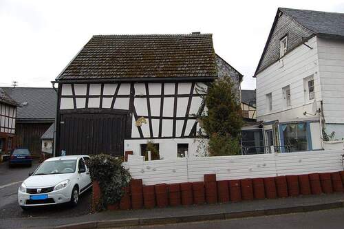 Straßenansicht, Scheune - 3 Zimmer Einfamilienhaus zum Kaufen in Hirschfeld (Hunsrück)