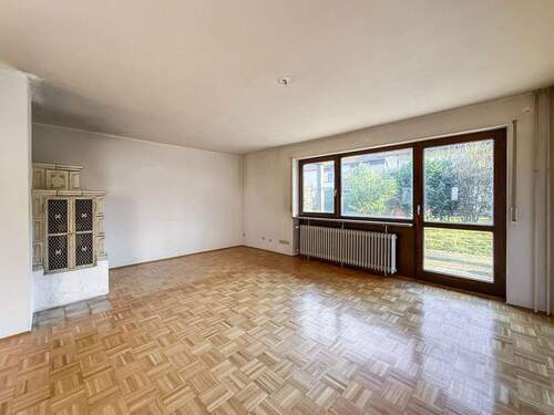 Wohnzimmer - 6 Zimmer Reihenendhaus zum Kaufen in München