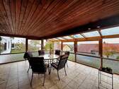 Überdachte Terrasse - Einfamilienhaus mit 195,30 m&sup2; in Herbrechtingen zum Kaufen