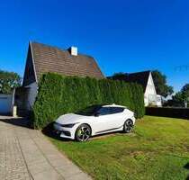 Wohnen mit Potenzial - Einfamilienhaus mit großem Baugrundstück in Haseldorf