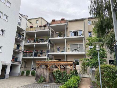 Hof - Ruhiges Wohnen im Dachgeschoss mit 2 Terrassen