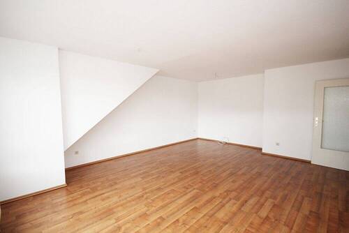 Gute Stellmöglichkeiten - 3 Zimmer Etagenwohnung in Altdorf