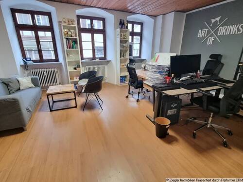 11 Hochparterre Gewerbe Büro 2 Gesamt - 