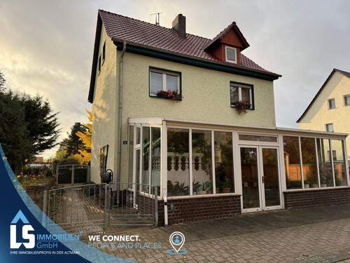 Vorderansicht.jpg - Großzügiges Zuhause mit Wow-Effekt - Wohnen & Wellness mitten in Stendal