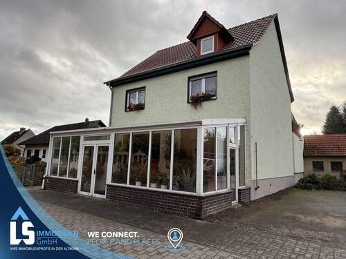 Vorderansicht.jpg - 4 Zimmer Einfamilienhaus zum Kaufen in Stendal