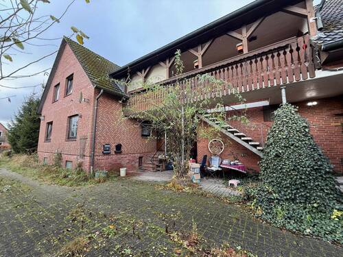 Hausansicht - *** Sanierungsbedürftiges Zweifamilienhaus in zentraler Lage von Tespe ***