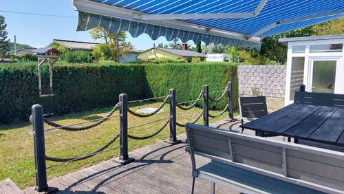 Terrassenblick aufs Grundstück - BUNGALOW AM GREIFSWALDER BODDEN - VERSCHIEDENE NUTZUNGSMÖGLICHKEITEN