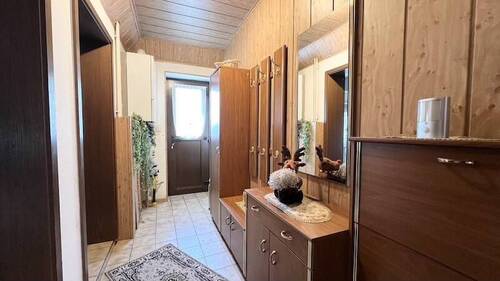 Flur mit Tür zum Garten - 