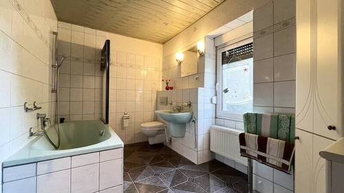 Tageslichtbad mit Fußbodenheizung - 