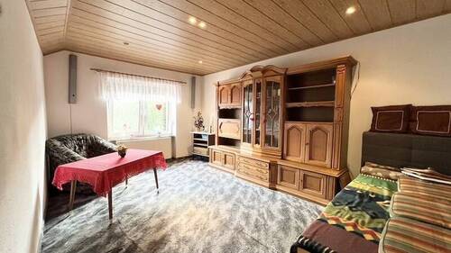 Zimmer (EG) mit Blick in den Garten - 