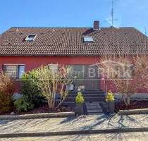 Großes Einfamilienhaus mit schöner Einliegerwohnung, Wohnküche, großem Grundstück, Schwedenofen, Doppelgarage in ruhiger Lage von Markt Erlbach
