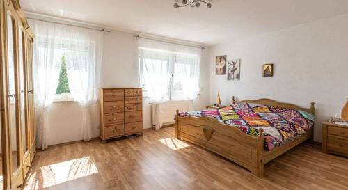 großes Schlafzimmer - Reihenmittelhaus mit 103,70 m&sup2; in Reutlingen zum Kaufen