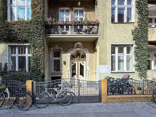 Hauseingang - Altbauklassiker mit Erker - Schöneberger 2-Zimmer-Wohnung im Hochparterre