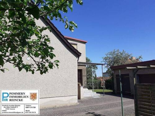 Zufahrt, Haus und Nebengebäude!.jpg - Haus mit Garten, Garagen und viel Platz am Stadtrand!