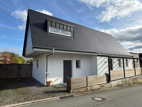 . - Charmantes Landhaus, komplett saniert, bezugsfertig, 155 m² Wohnfl., 290m² Grund, nur 6 km von Burgebrach entfernt
