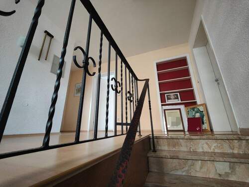 Treppe ins Obergeschoss - 