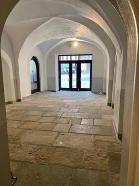 Blick zum Hauseingang - 