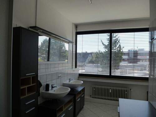 Badezimmer - Ab sofort großzügige Loft frei, zwar ohne Balkon, doch mit Panoramaaussicht.