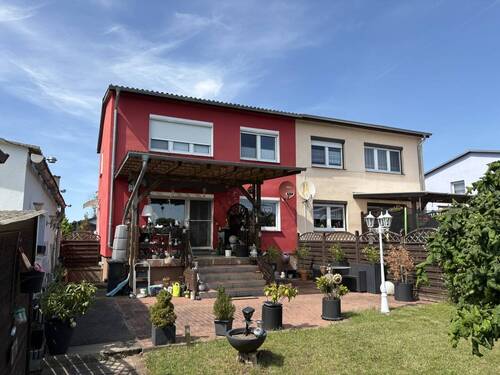 Hofansicht mit Terrasse - 