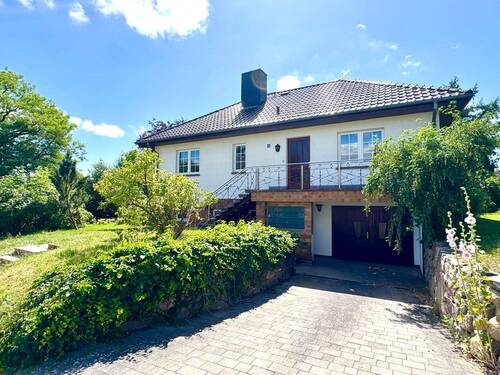 Objektansicht - Einfamilienhaus im Bungalowstil mit repräsentativem Garten