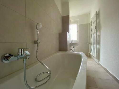 Bad - Große 3-Raum-Wohnung - frisch saniertes Bad