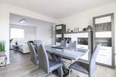 Wohnzimmer mit Esstisch - 