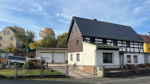 Vorderansicht - Landhauscharme mit moderner Ausstattung