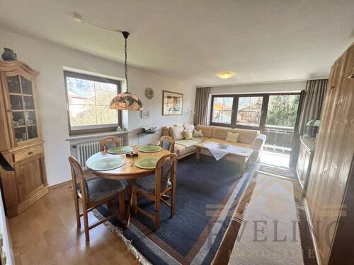 Wohnzimmer - Charmante 2-Zimmer-Ferienwohnung mit 2 Balkonen und TG-Stellplatz im beliebten Inzell