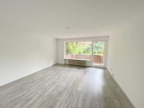 Wohnzimmer - 3 Zimmer Etagenwohnung zum Kaufen in Hamburg