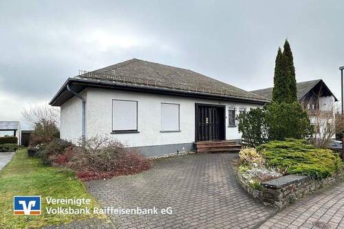 Außenansicht - Tolles Einfamilienhaus mit Einliegerwohnung trifft traumhaften Ausblick!