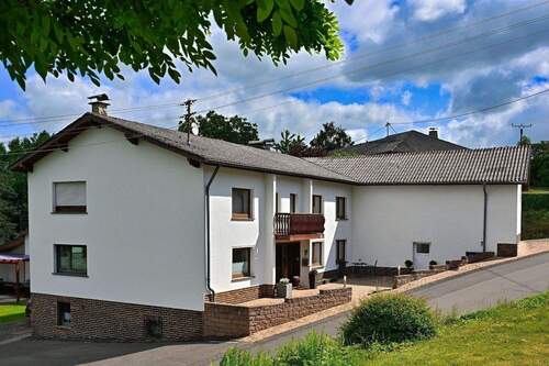 Straßenansicht - 7 Zimmer Einfamilienhaus zum Kaufen in Utscheid