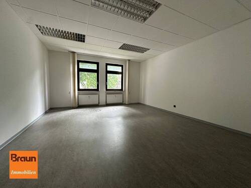 Büro-/Praxisfläche, VS-V - 8 Zimmer Büro in Villingen-Schwenningen
